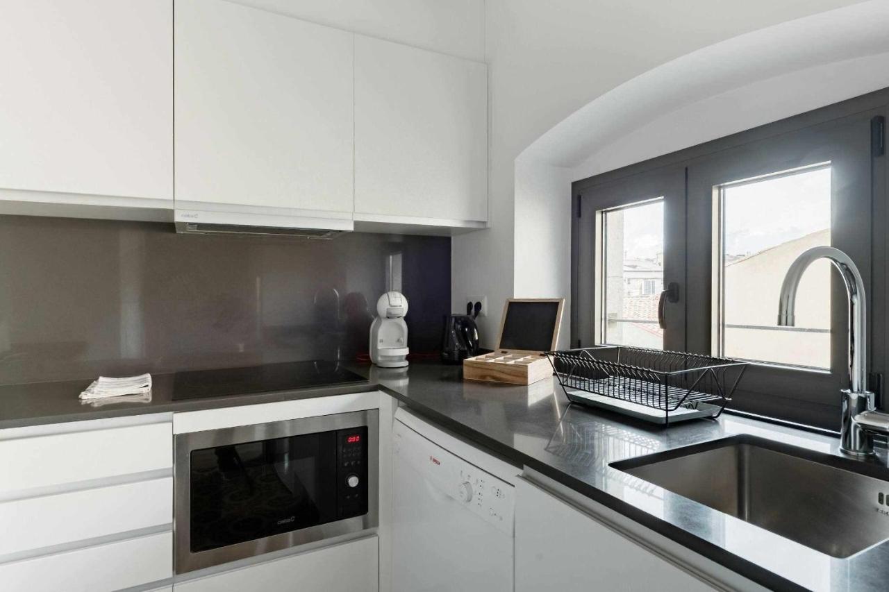 Revitalized Apartment In Historical Building 지로나 외부 사진